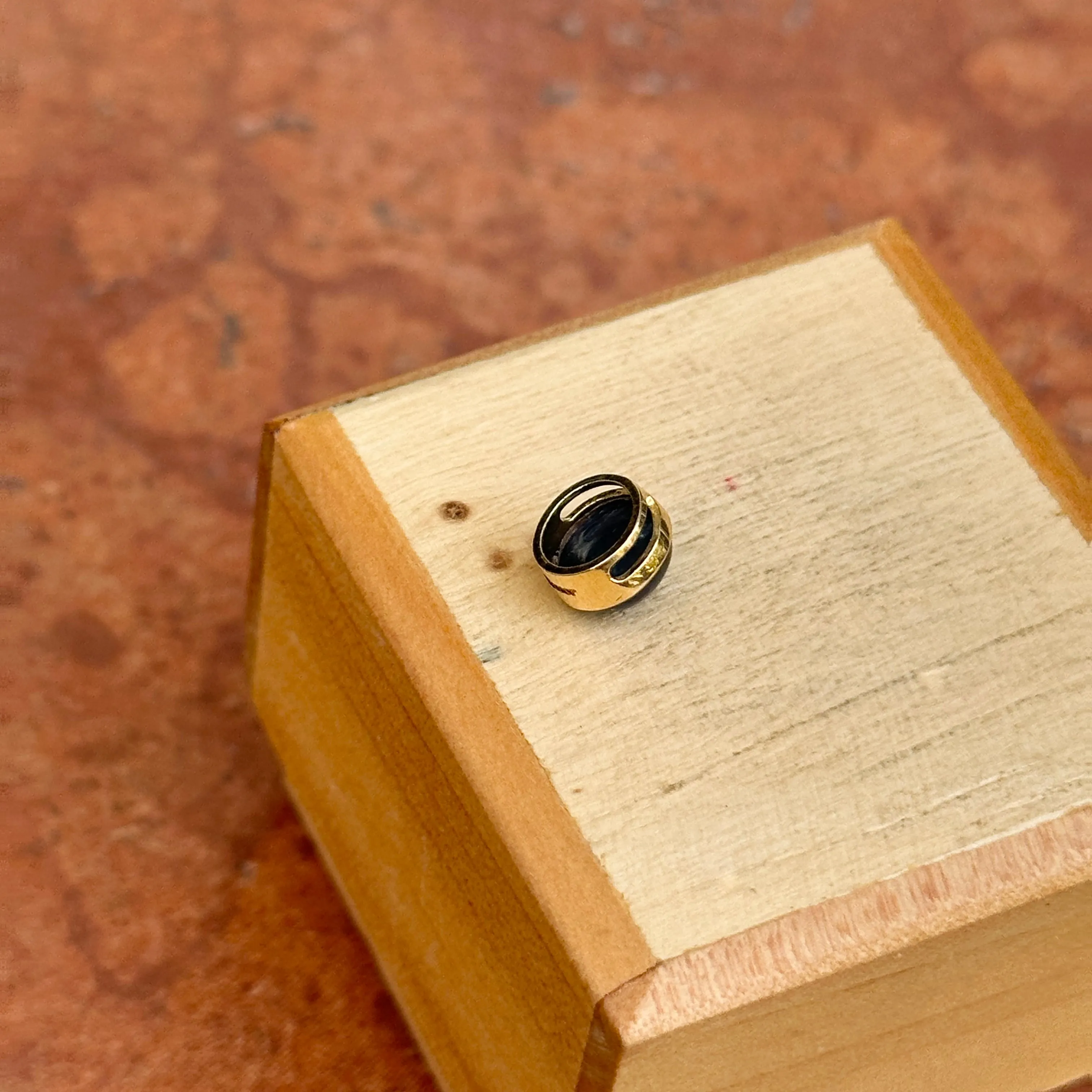 18KT Yellow Gold Round Cabochon Blue Sapphire Bezel Pendant Slide