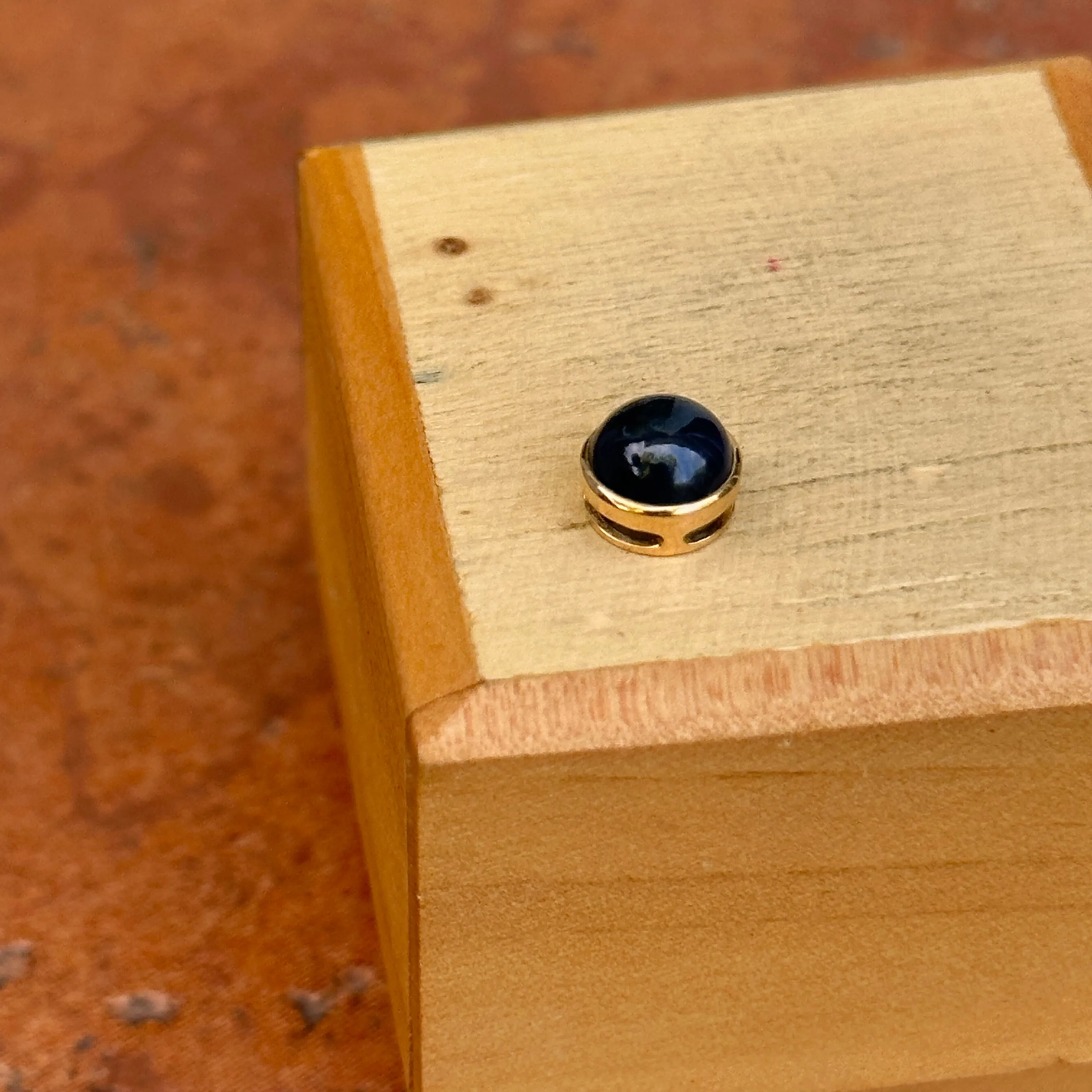 18KT Yellow Gold Round Cabochon Blue Sapphire Bezel Pendant Slide