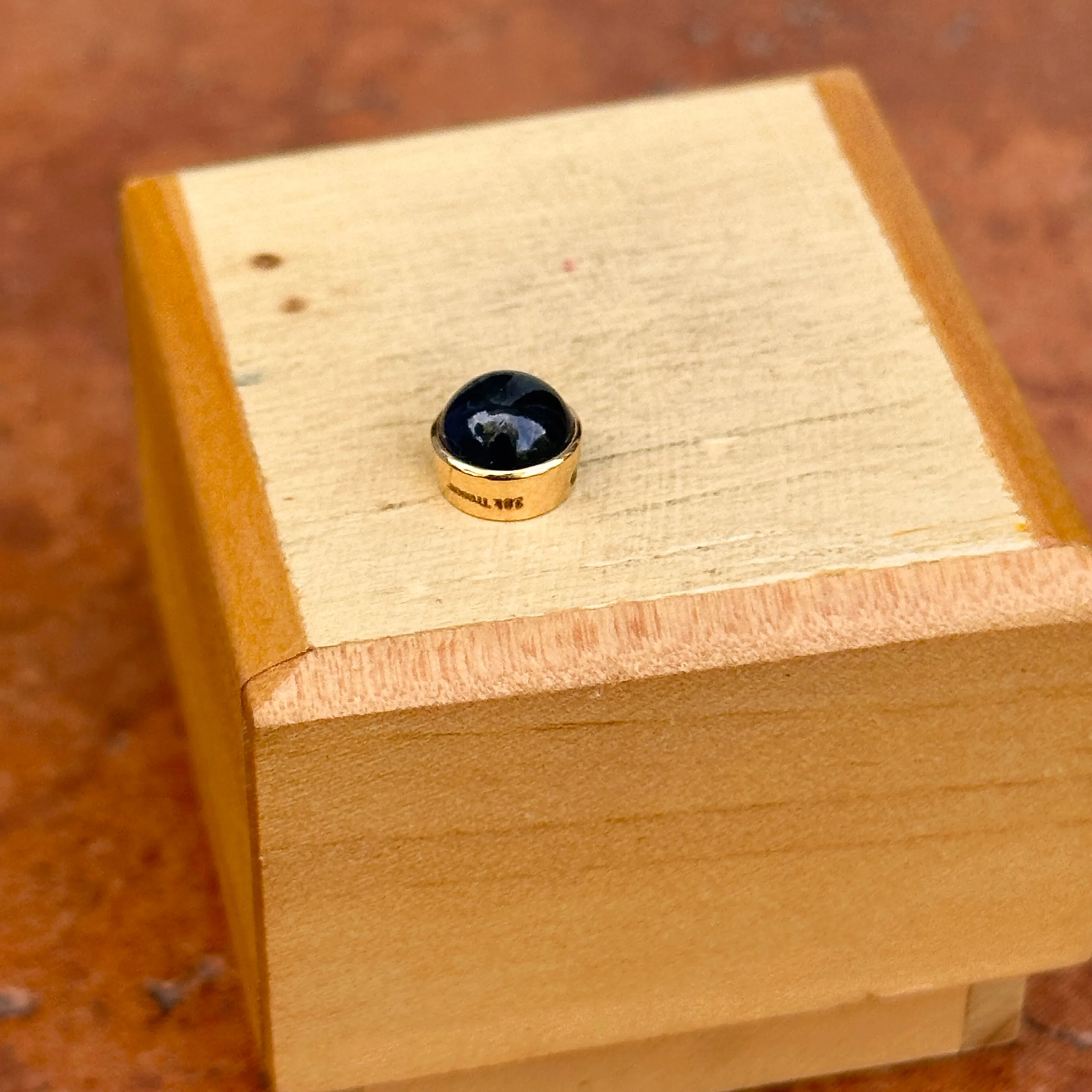 18KT Yellow Gold Round Cabochon Blue Sapphire Bezel Pendant Slide