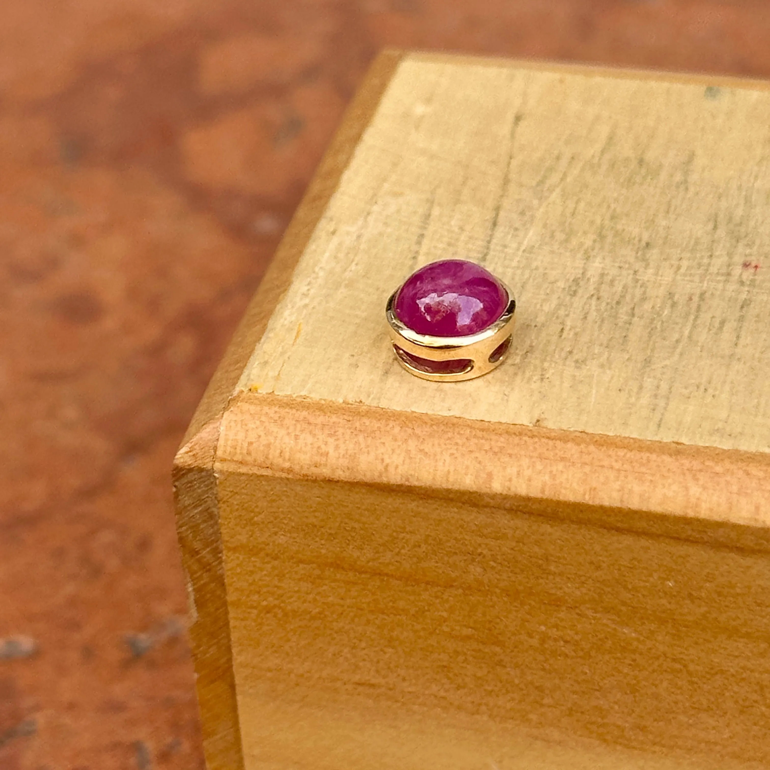 18KT Yellow Gold Round Cabochon Ruby Bezel Pendant Slide