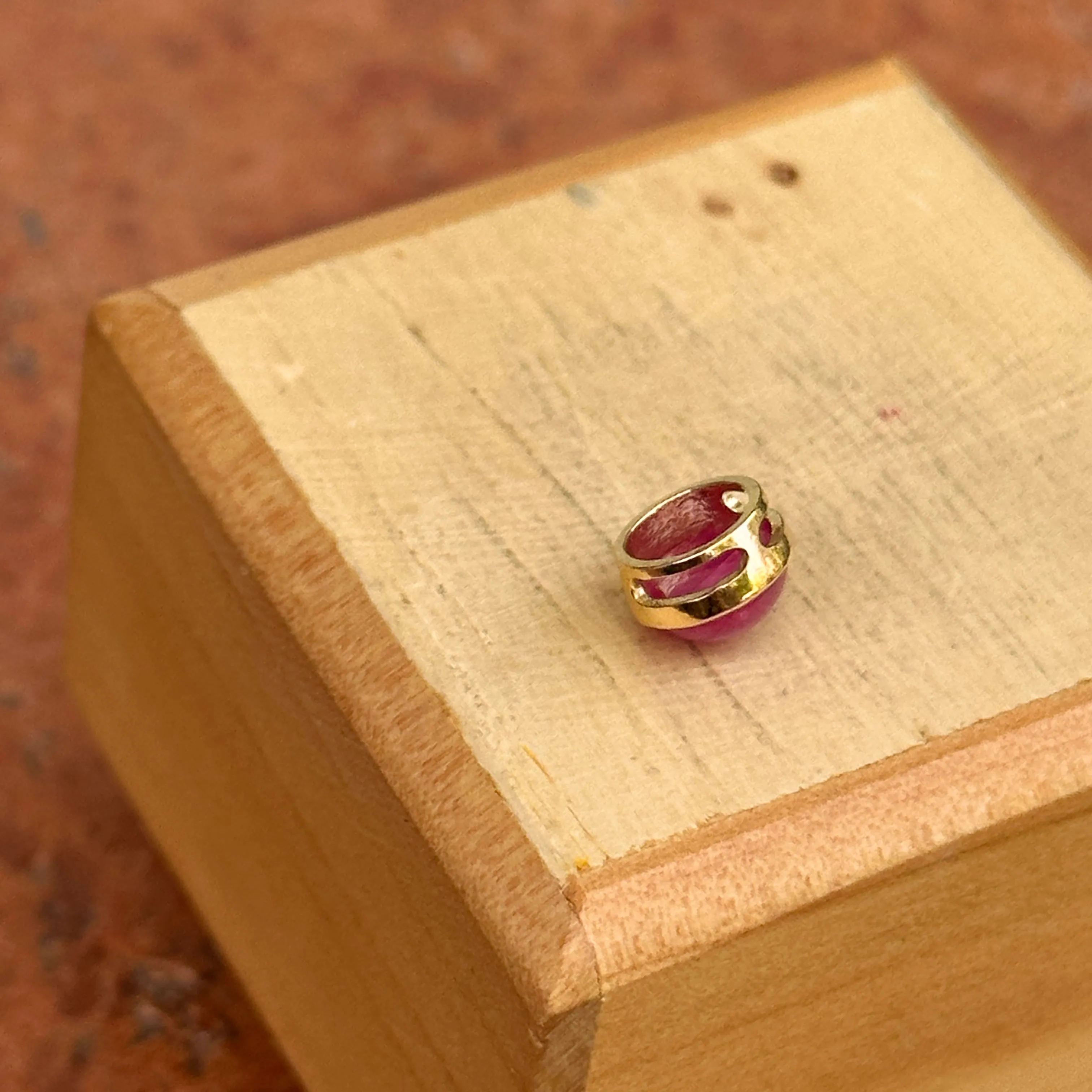 18KT Yellow Gold Round Cabochon Ruby Bezel Pendant Slide