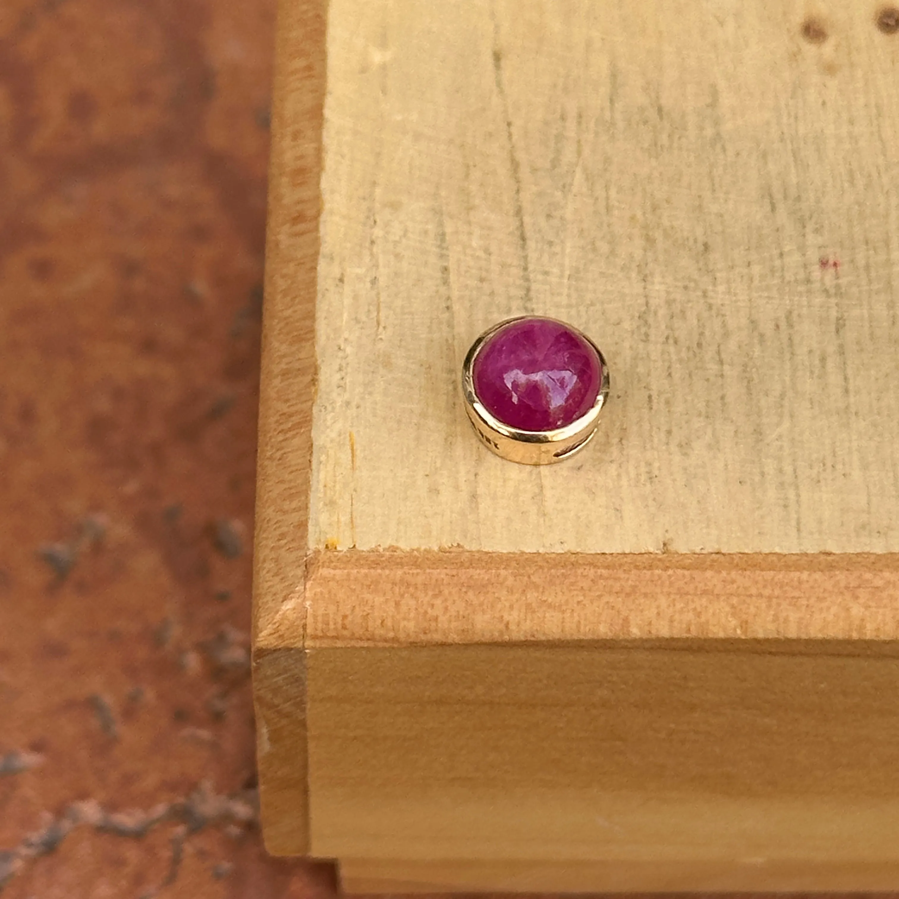 18KT Yellow Gold Round Cabochon Ruby Bezel Pendant Slide