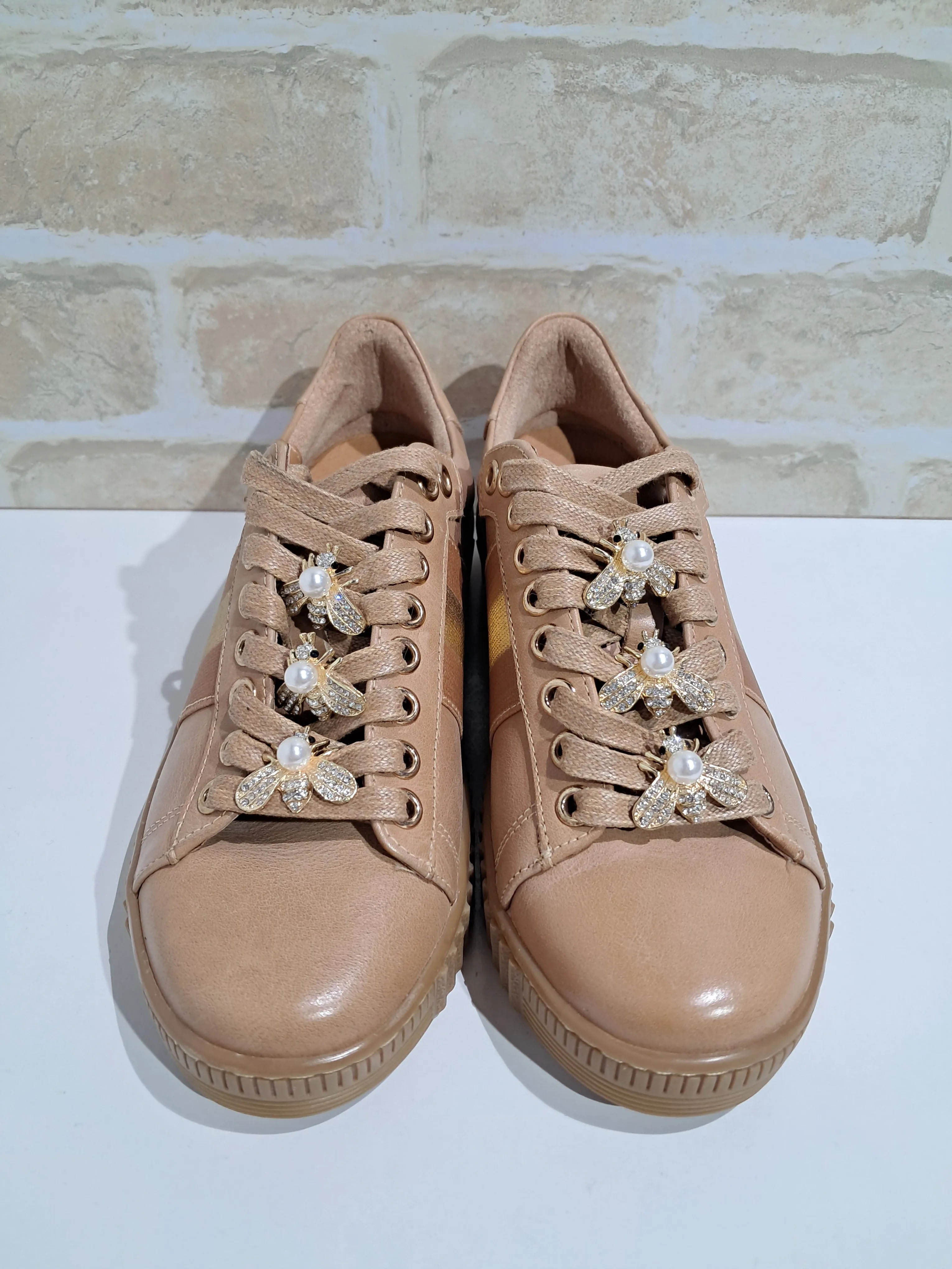 Bee Light Tan by Hinako
