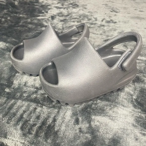 Black/ONYX Yeezy Slides (Toddler)