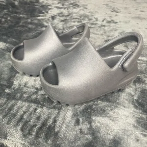 Black/ONYX Yeezy Slides (Toddler)