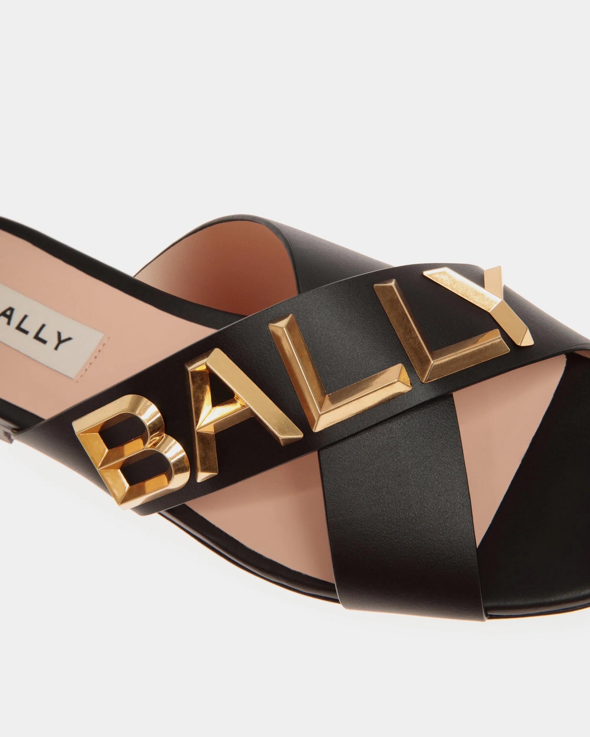 Larise Flat - Slides