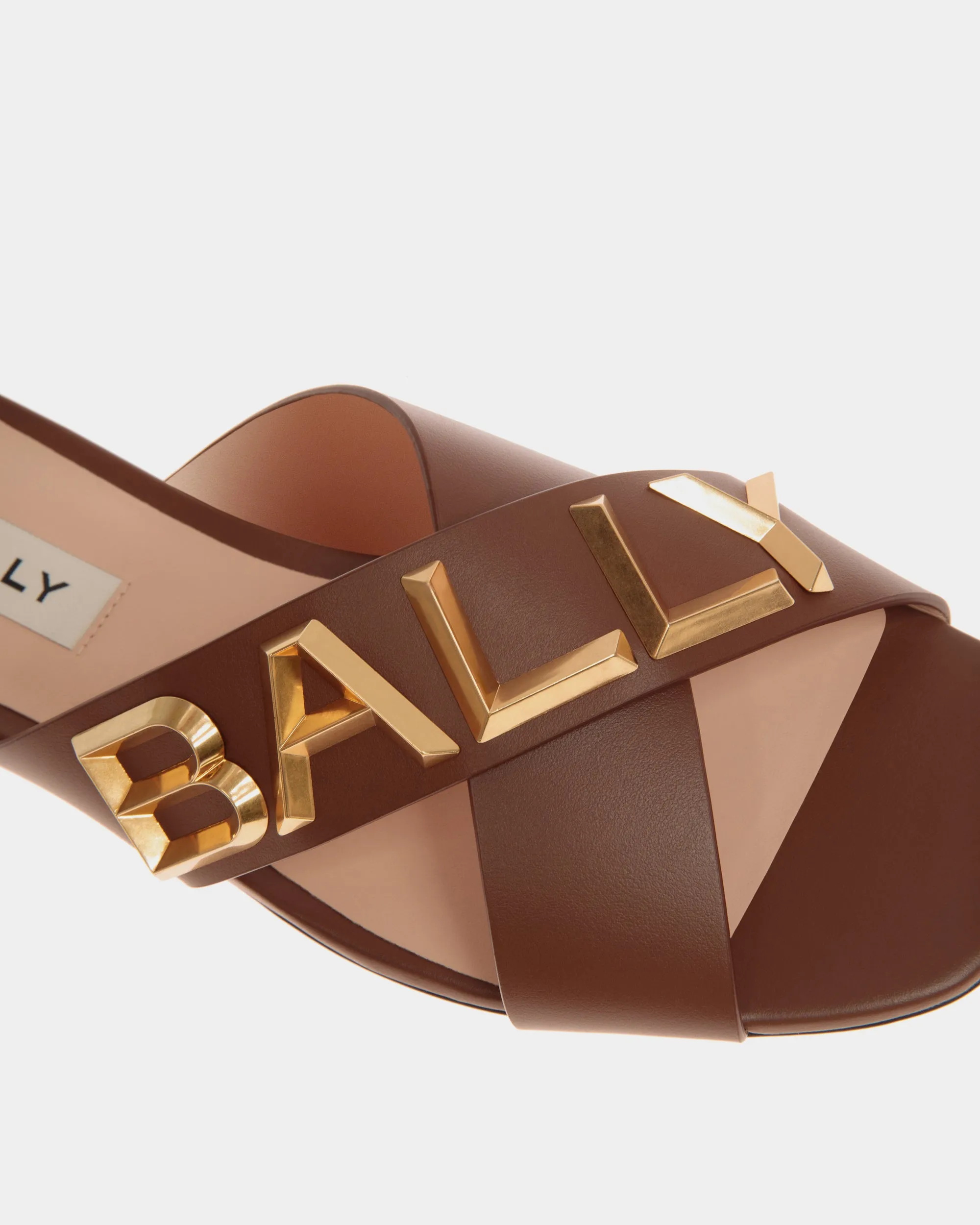 Larise Flat - Slides